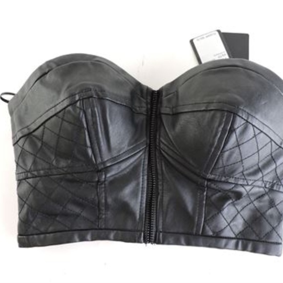 Leather-Look Bustier (XS) & Mid-Rise Shorts (0) se - Picture 2 of 9